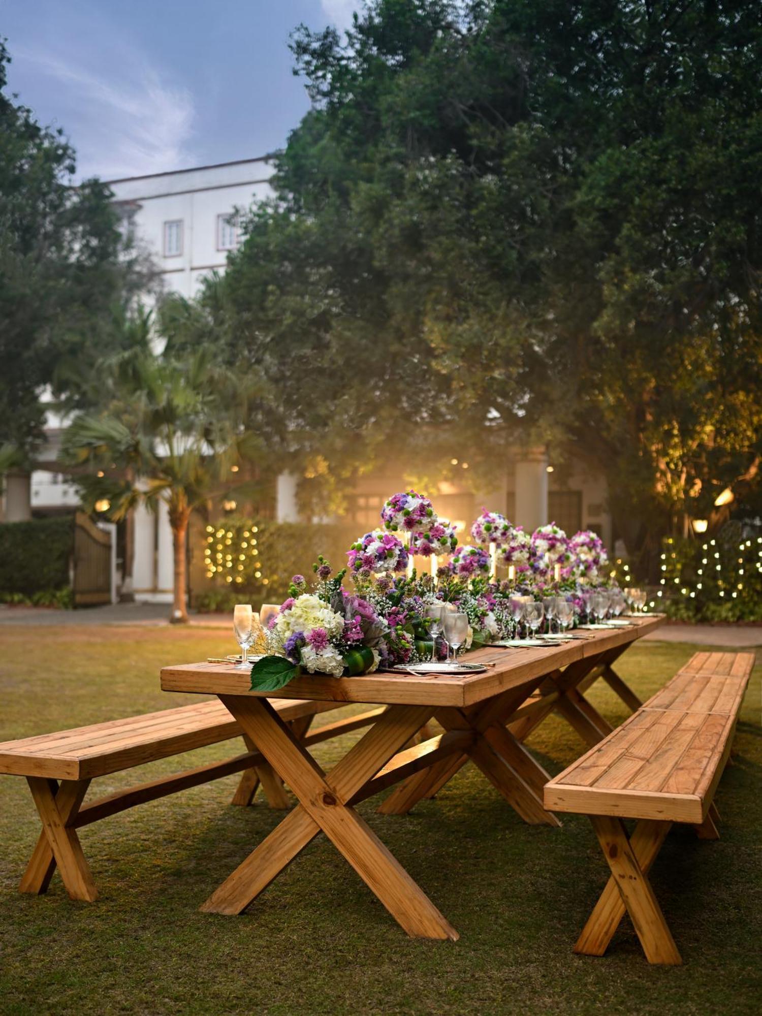 Готель Ambassador, New Delhi - Ihcl Seleqtions Екстер'єр фото The lawns at the Taj Bengal