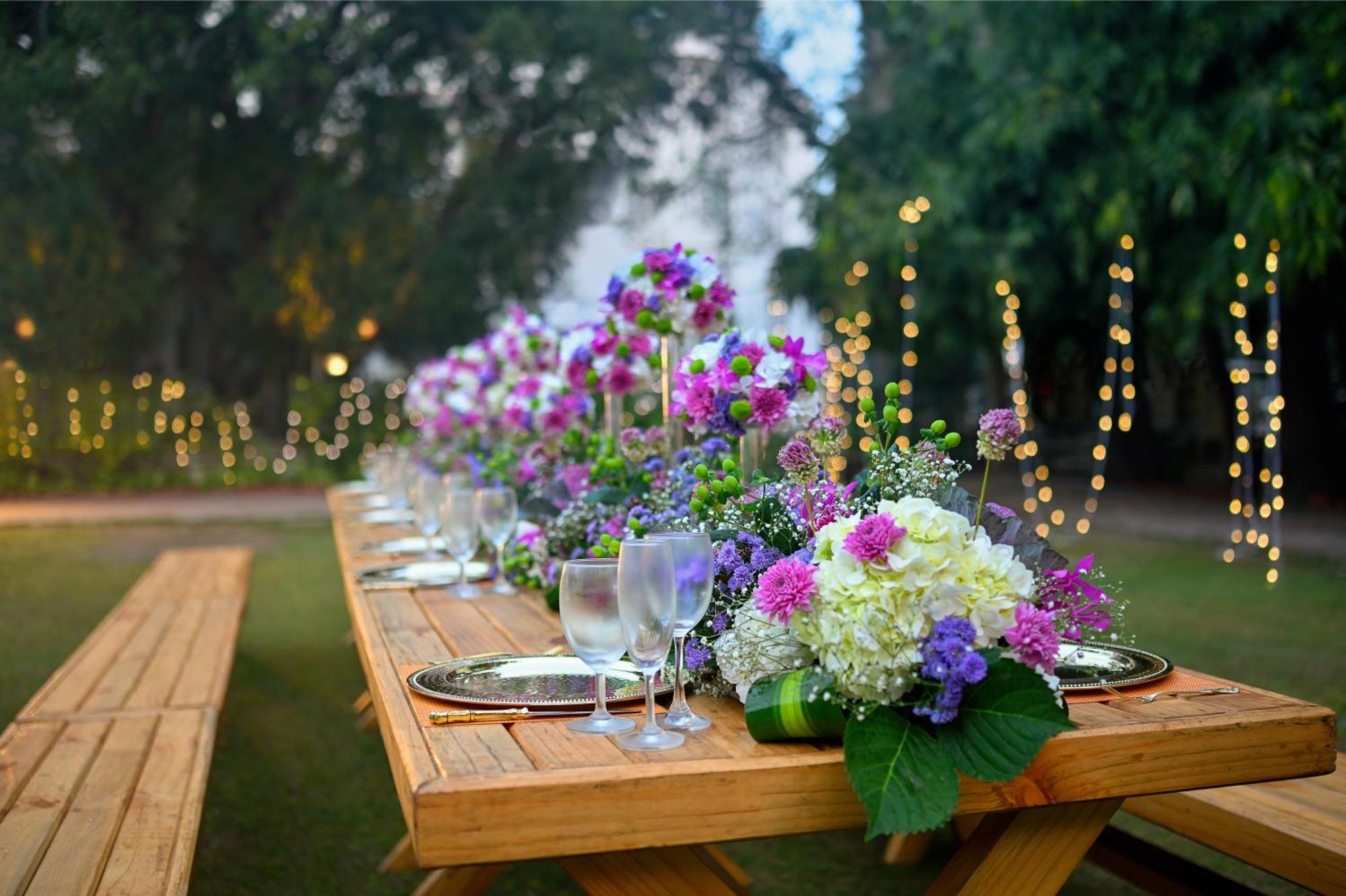 Готель Ambassador, New Delhi - Ihcl Seleqtions Екстер'єр фото A table set for a wedding reception